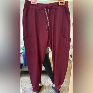 Med couture insight jogger scrub